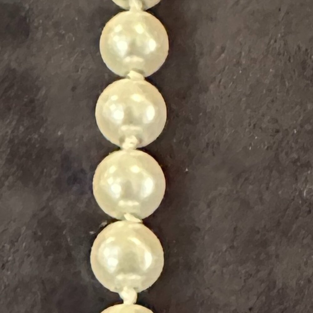 Vintage Long String of Glass Pearls - Picture 7 of 7